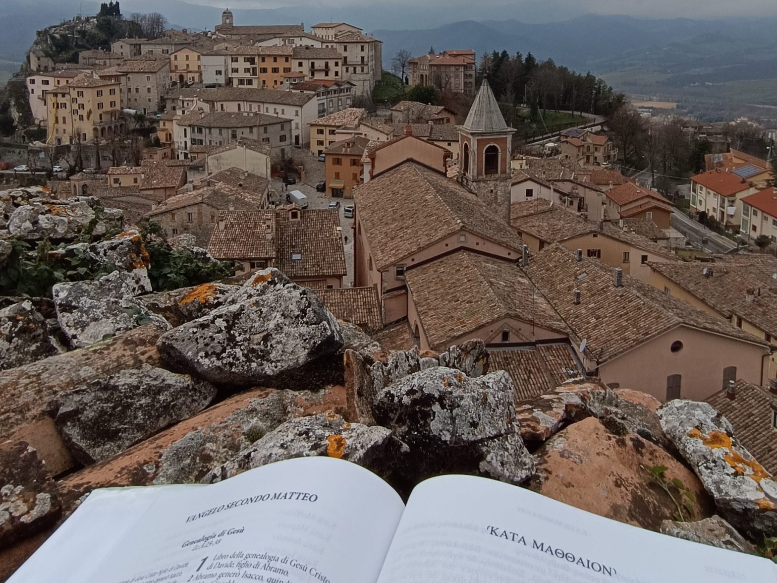 Scrittura(e): il venire al mondo di uno stile evangelico di vita